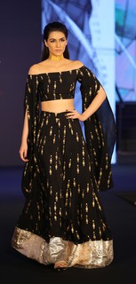 Kriti Sanon feet photo thumbnail