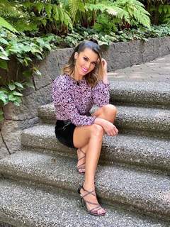 Laura González feet photo thumbnail