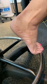 Kyle Unfug feet photo thumbnail