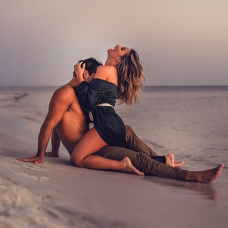 Jessie James Decker feet photo thumbnail