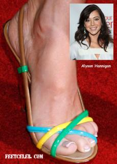 Alyson Hannigan feet photo thumbnail