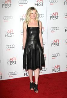 Kirsten Dunst feet photo thumbnail