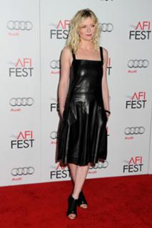 Kirsten Dunst feet photo thumbnail