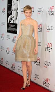 Michelle Williams feet photo thumbnail