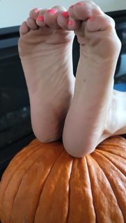Kyle Unfug feet photo thumbnail