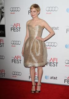 Michelle Williams feet photo thumbnail
