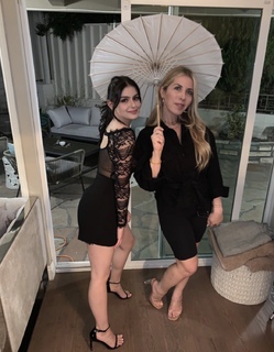 Ariel Winter feet photo thumbnail