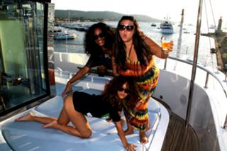 Rihanna feet photo thumbnail