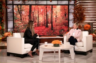 Khloé Kardashian feet photo thumbnail