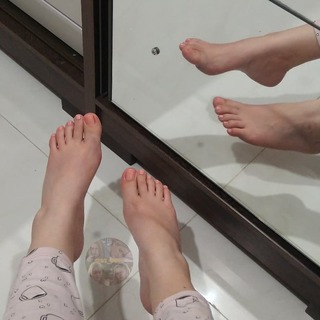 Isa Pes feet photo thumbnail
