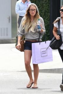 Lauren Conrad feet photo thumbnail