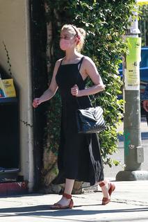 Amber Heard feet photo thumbnail