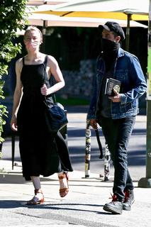 Amber Heard feet photo thumbnail
