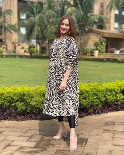Jannat Zubair Rahmani feet photo thumbnail
