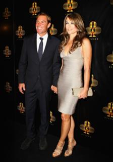 Elizabeth Hurley feet photo thumbnail