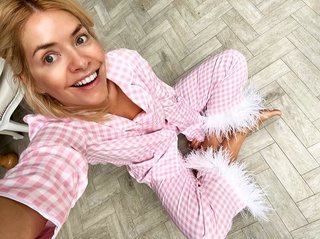 Holly Willoughby feet photo thumbnail