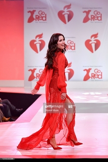 Laura Marano feet photo thumbnail