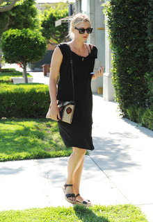Maria Sharapova feet photo thumbnail