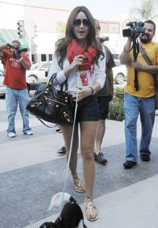 Amanda Bynes feet photo thumbnail