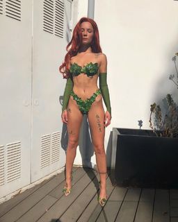 Halsey feet photo thumbnail