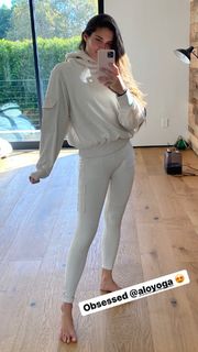 Sara Sampaio feet photo thumbnail