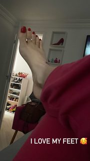 Jaqueline Mello feet photo thumbnail