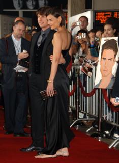 Katie Holmes feet photo thumbnail