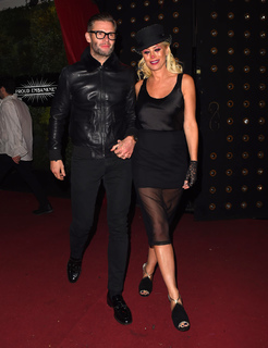 Denise Van Outen feet photo thumbnail