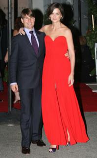 Katie Holmes feet photo thumbnail
