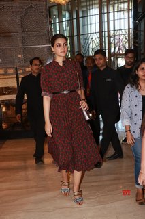 Kriti Sanon feet photo thumbnail