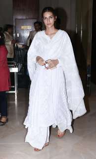 Kriti Sanon feet photo thumbnail