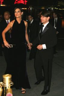 Katie Holmes feet photo thumbnail