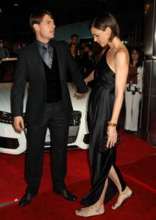 Katie Holmes feet photo thumbnail