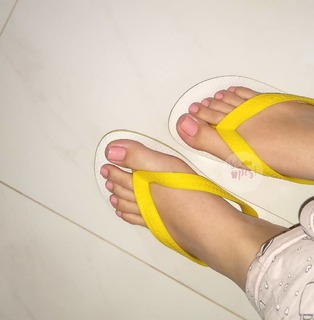 Isa Pes feet photo thumbnail