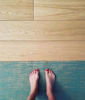 Melanie Sykes feet photo thumbnail