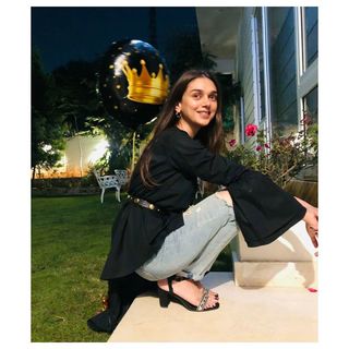 Aditi Rao Hydari feet photo thumbnail