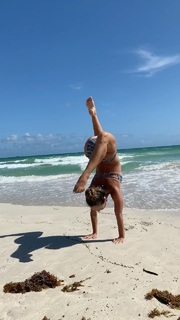 Kino MacGregor feet photo thumbnail