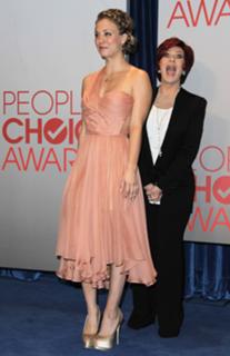 Kaley Cuoco feet photo thumbnail