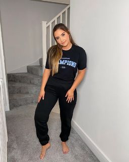 Jacqueline Jossa feet photo thumbnail