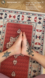 Fearne Cotton feet photo thumbnail