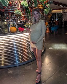 Ashley James feet photo thumbnail