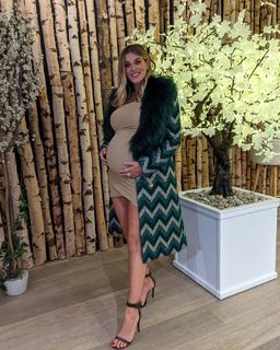 Ashley James feet photo thumbnail