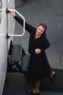 Olivia Wilde feet photo thumbnail