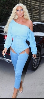 Jelena Karleusa feet photo thumbnail