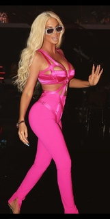 Jelena Karleusa feet photo thumbnail
