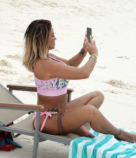Katie Price feet photo thumbnail