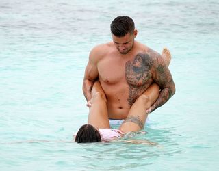 Katie Price feet photo thumbnail