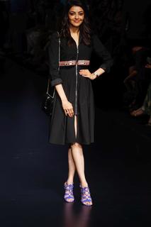 Kajal Aggarwal feet photo thumbnail