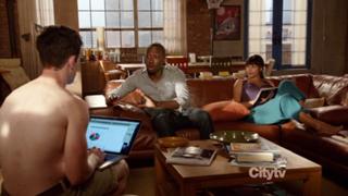 Hannah Simone feet photo 5