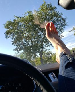 Kyle Unfug feet photo thumbnail